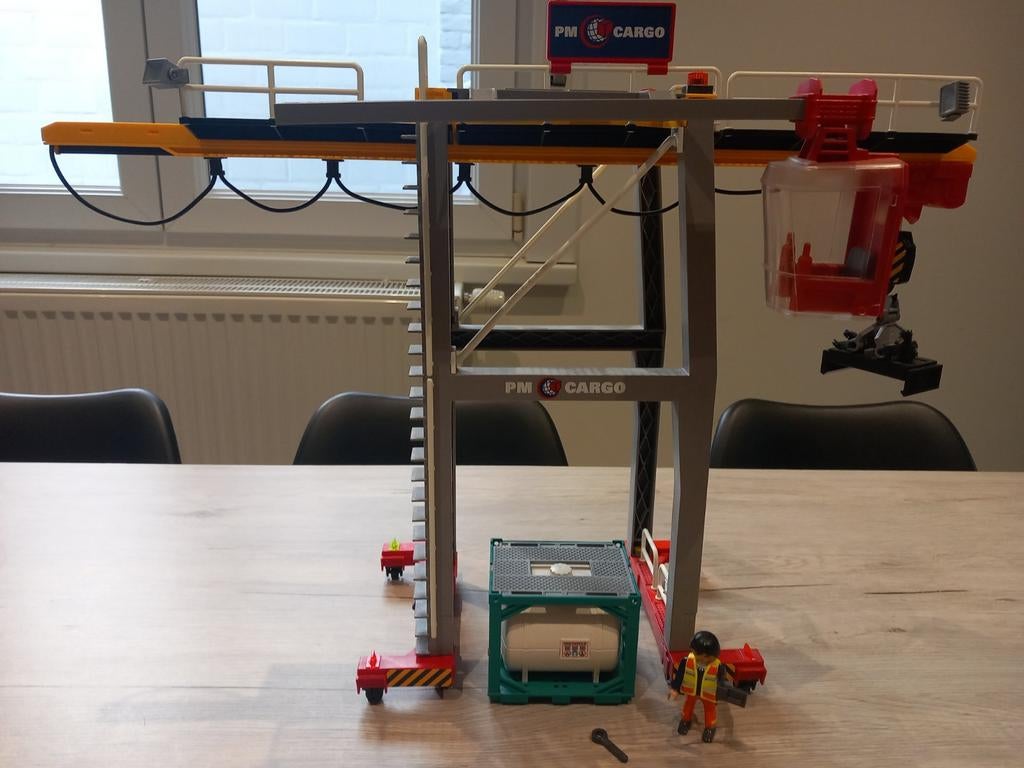 PLAYMOBIL City Action Cargo Portaalkraan, Enlèvement