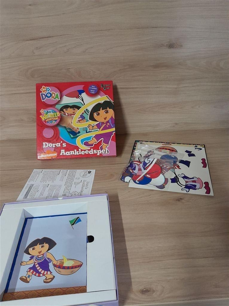Dora aankleedspel - s1924, Hobby en Vrije tijd, Gezelschapsspellen | Bordspellen, Verzenden, Zo goed als nieuw