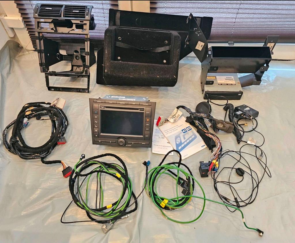 Origineel navigatiesysteem ford Mondeo mk3, Auto diversen, Autoradio's, Ophalen, Zo goed als nieuw