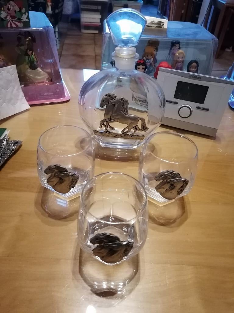 Carafe à whisky avec 3 verres et motifs chevaux étain, Collections, Enlèvement, Comme neuf