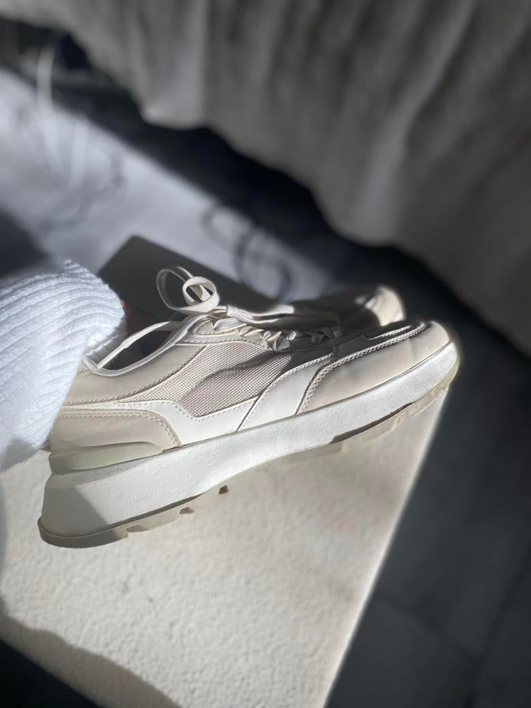 Beige sneakers Bershka maat 41, Vêtements | Hommes, Chaussures, Enlèvement ou Envoi, Autres couleurs, Porté, Bershka