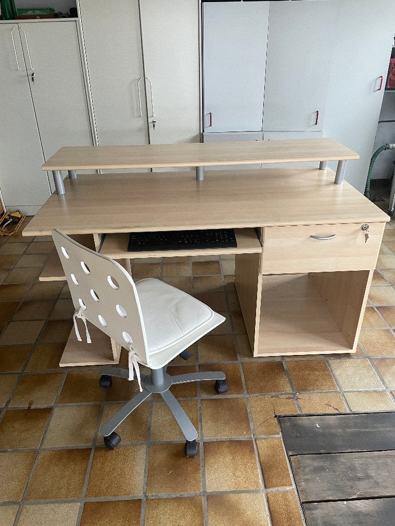 burerau met stoel en kast, Ophalen