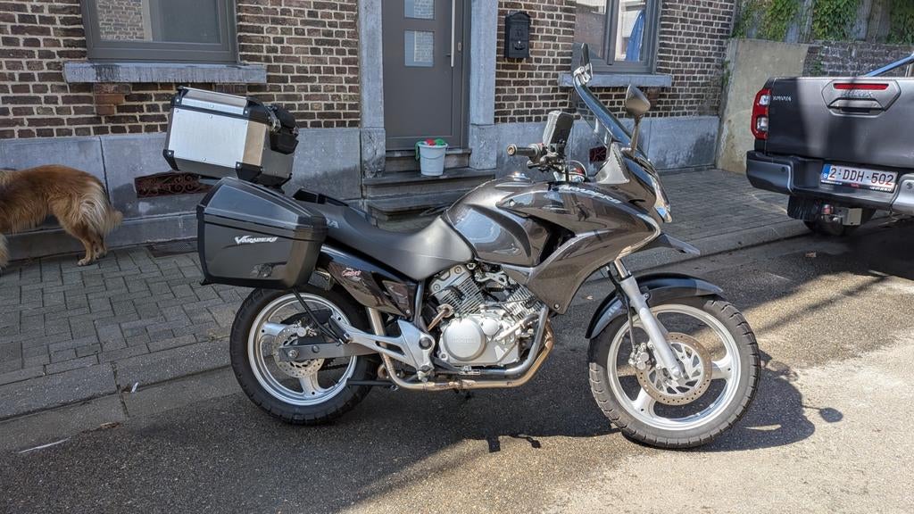 Honda Varadero XLV 125, Motoren, Sportuitlaat, 2 cilinders, Particulier, 125 cc