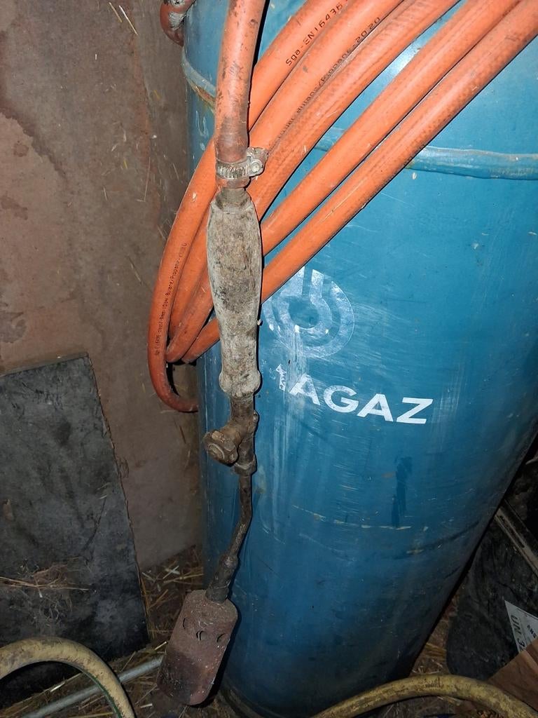 Gasfles voor roofing, Ophalen