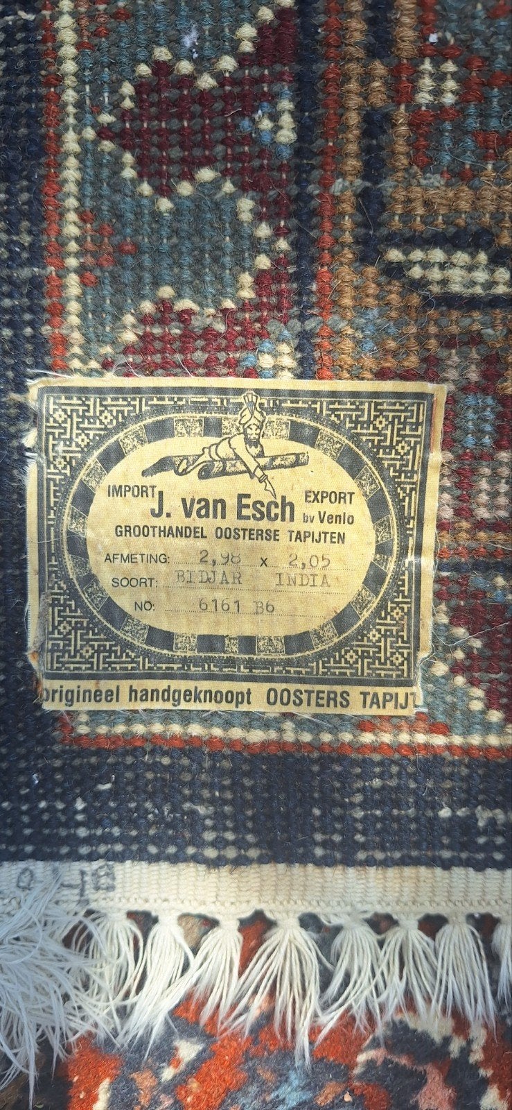 Handgeknoopt Oosters tapijt, Ophalen