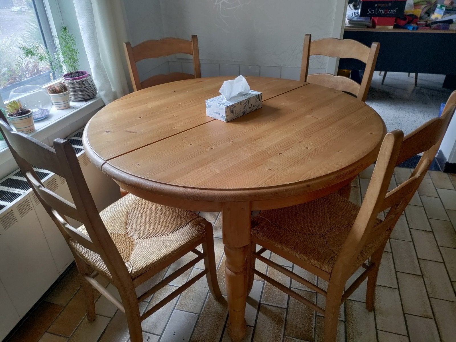 Landelijke grenen eettafel en 4 stoelen, Huis en Inrichting, Ophalen, Gebruikt, Landelijk, 4 tot 6 stoelen