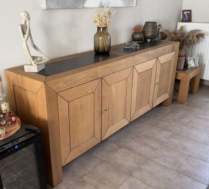 eiken living : tafel, dressoir en hoge barkast, Enlèvement, Chêne, Avec tablette(s), Massief eik in antiek-look met hardsteen