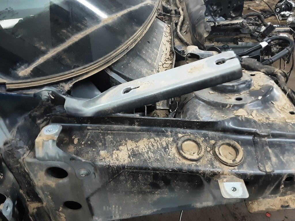 CHARNIERE DE CAPOT DROIT Audi A3 Sportback (8YA) (01-2019/-), Autos : Pièces & Accessoires, Utilisé, Audi