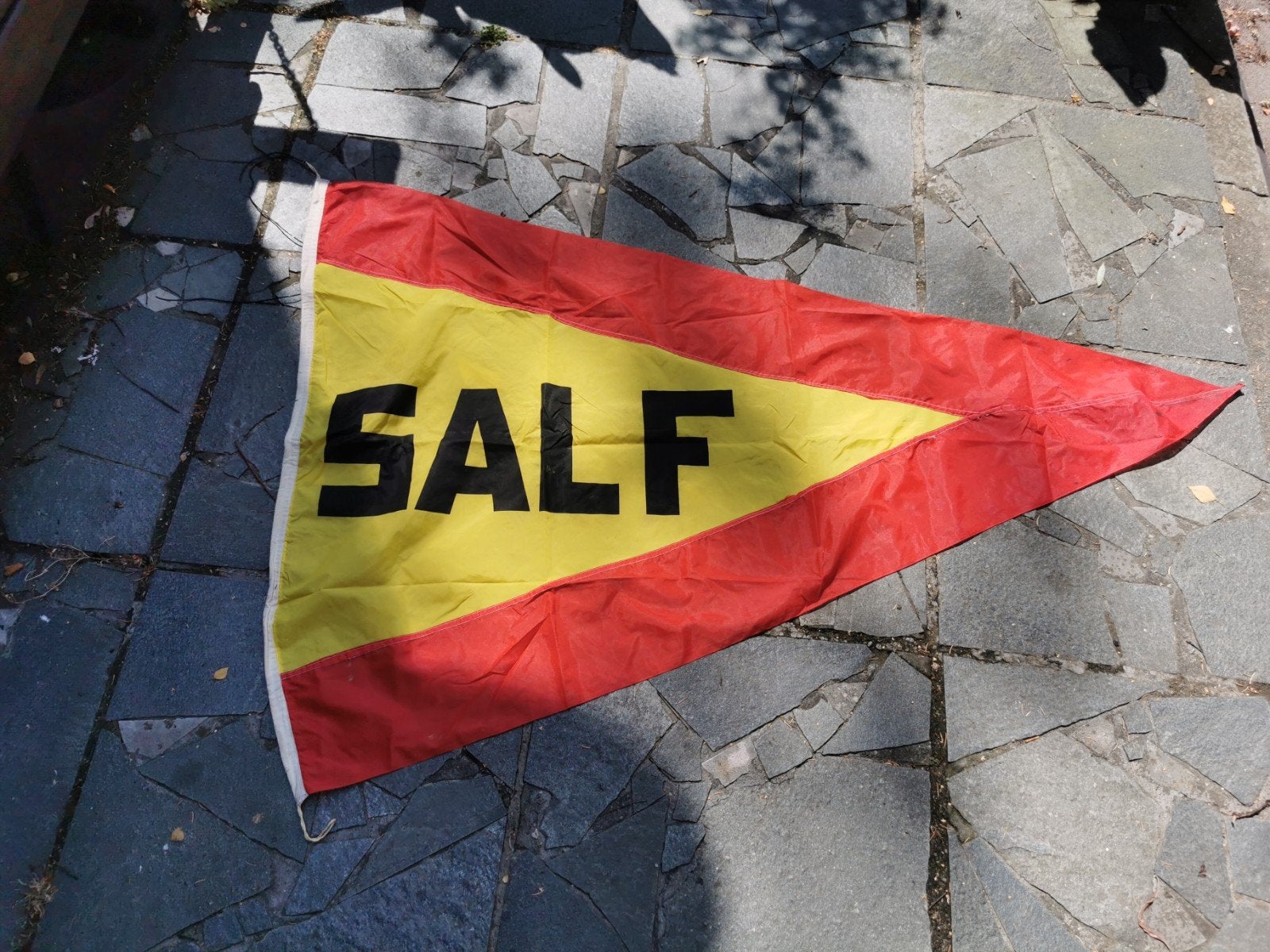Scheeps vlag, Diversen, Ophalen