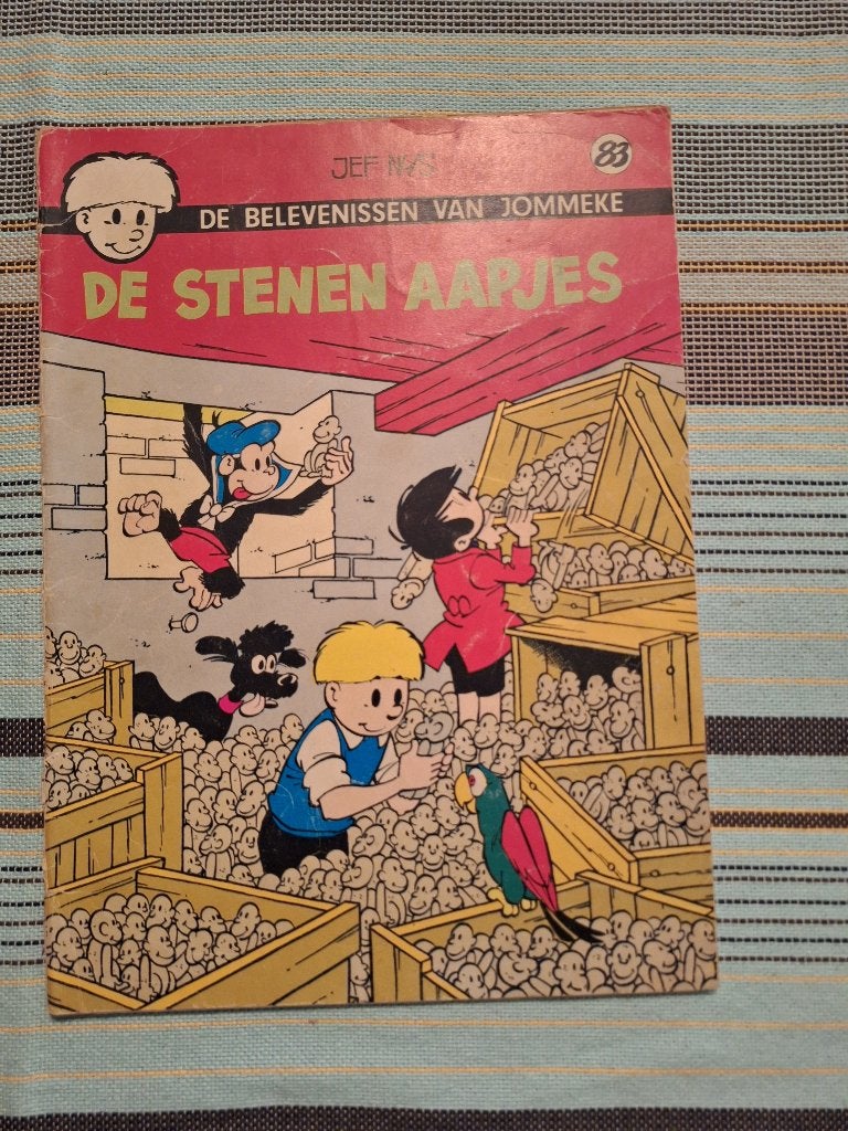 Jommeke 83: de stenen aapjes, Eén stripboek, Ophalen of Verzenden, Gelezen