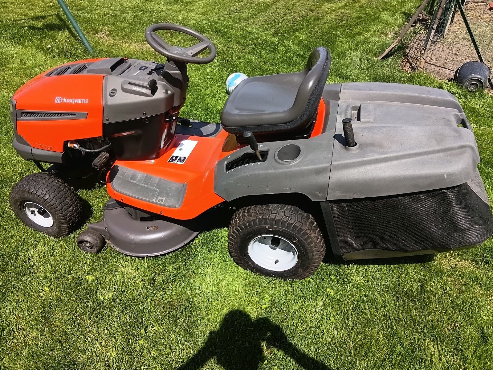 Tracteur tondeuse husqvarna tc 138, Jardin & Terrasse, Tondeuses autoportées