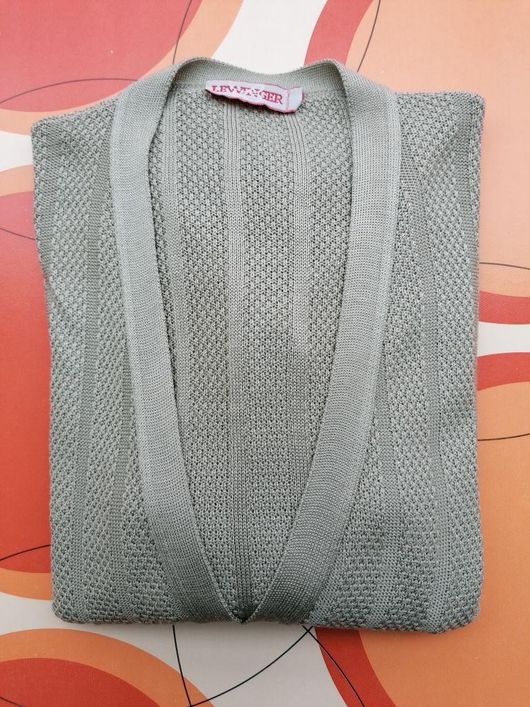 Pull gris-vert Lewinger, Enlèvement, Gris