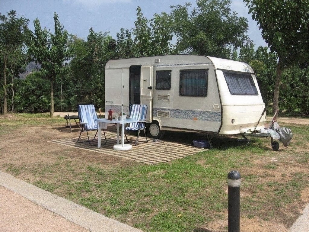 A vendre caravane Adria 430D, 2 aparte bedden, Standaardzit, 750 - 1000 kg, Particulier