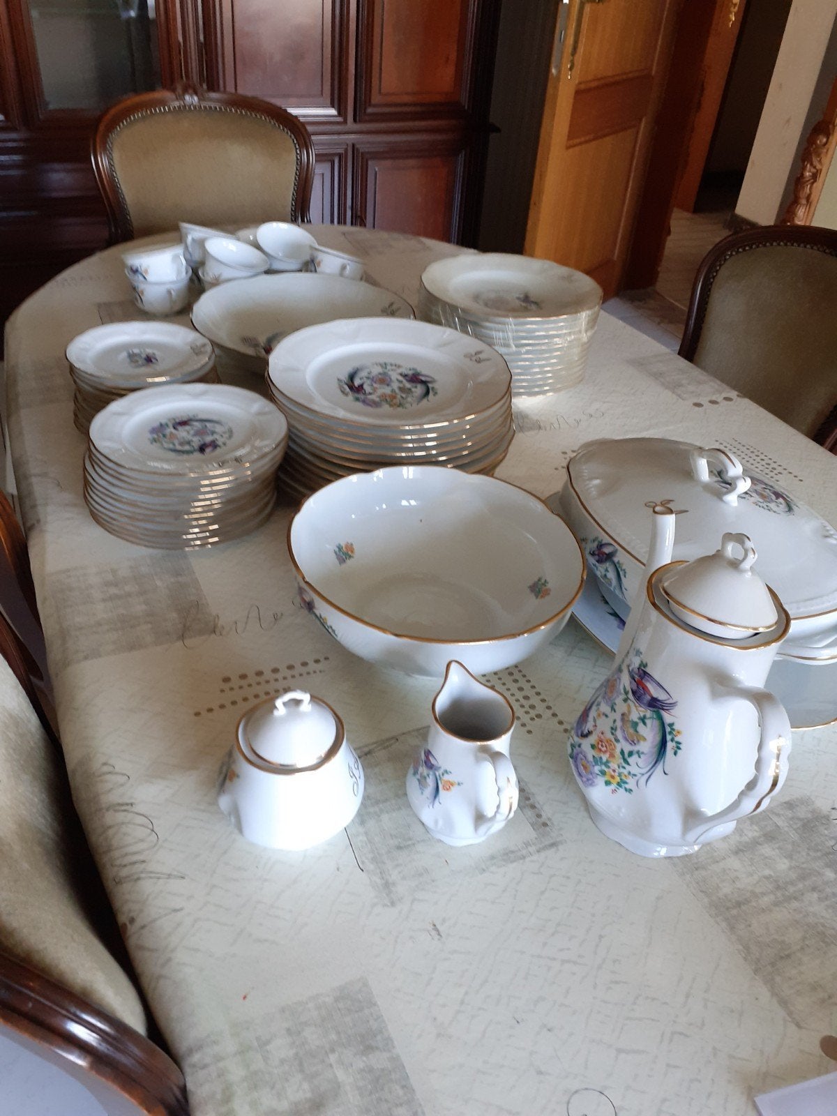 porseliene servies volledig met goud, Antiek en Kunst, Antiek | Servies compleet, Ophalen