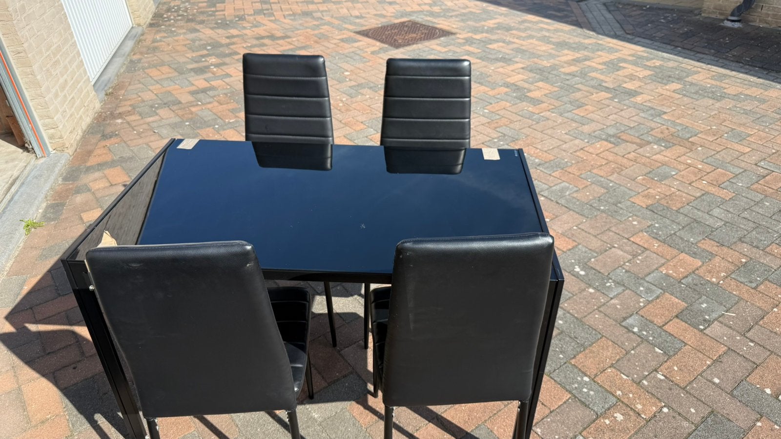 Set van 4 stoelen tafel ( glazen blad ), Tuin en Terras, Ophalen, Zo goed als nieuw, Aluminium, 4 zitplaatsen