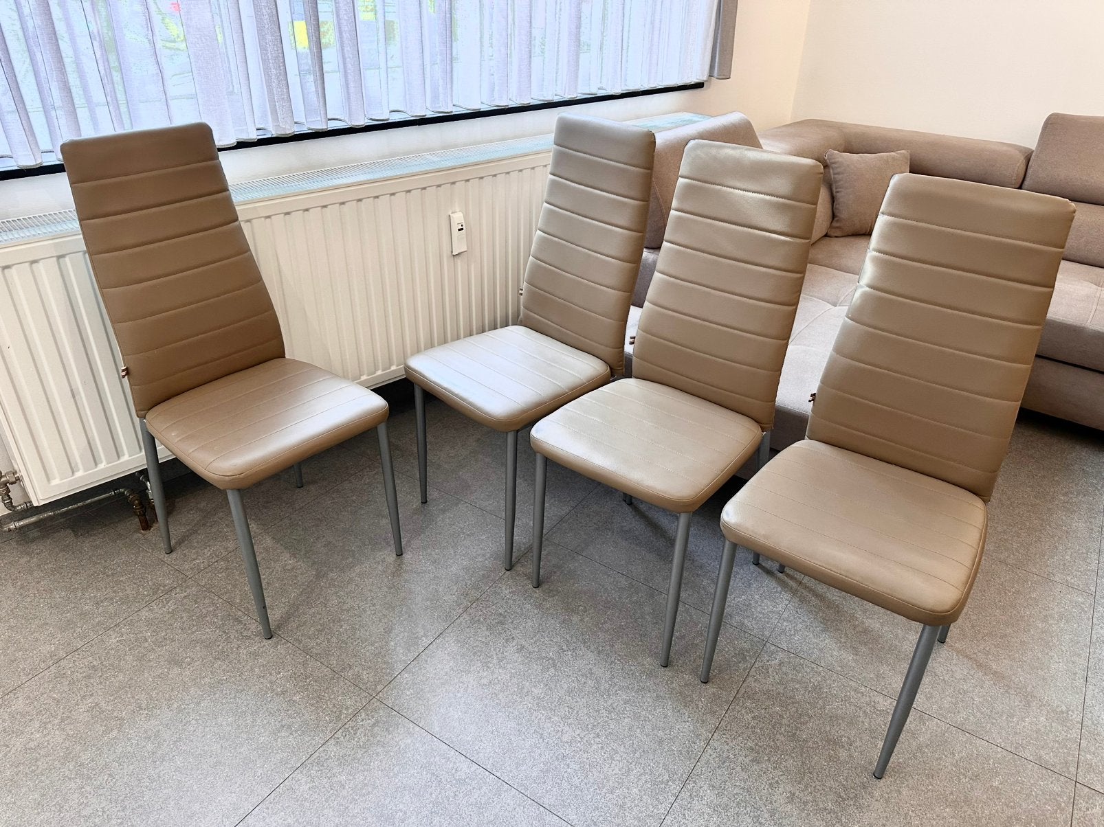 Lot de 4 chaises de salle à manger modernes - Très bon état, Maison & Meubles, Enlèvement, Comme neuf