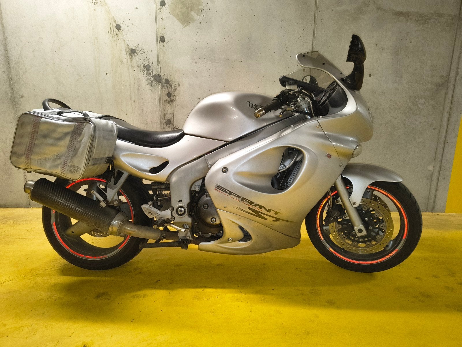 Triumph Sprint 955i ST - 2003 - 54.000km - pas de CT, Particulier, 3 cylindres, Neuf