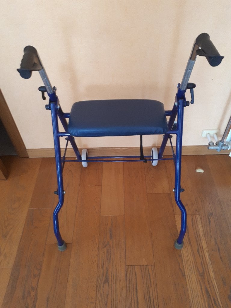 Déambulateur/tribune/rollator 2 roues, Enlèvement, Poids léger, Comme neuf