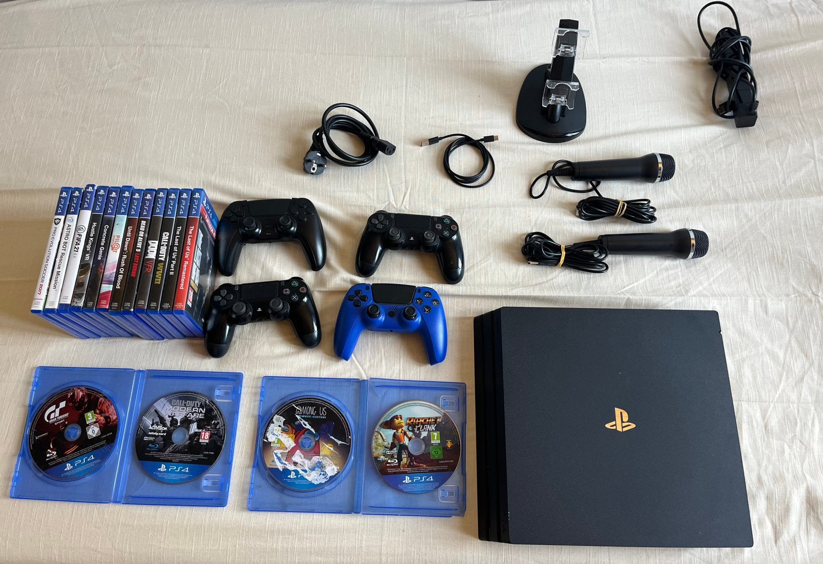 PS4 Pro 1TB Compleet Met 16 Games, 4 Controllers&Karaoke Set, Ophalen, Zo goed als nieuw, Pro