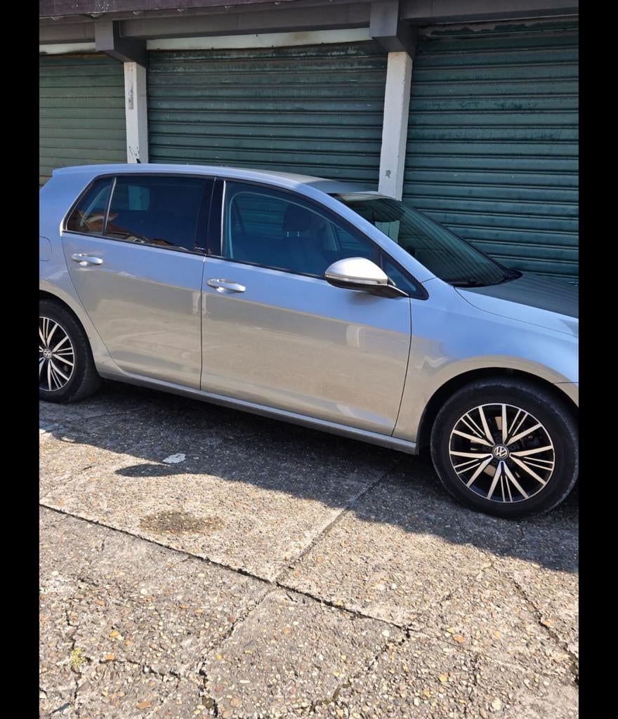 Golf7  tres belle voiture en très bon état,  renseignements, Autos, Argent ou Gris, Achat, 6 portes, Euro 6