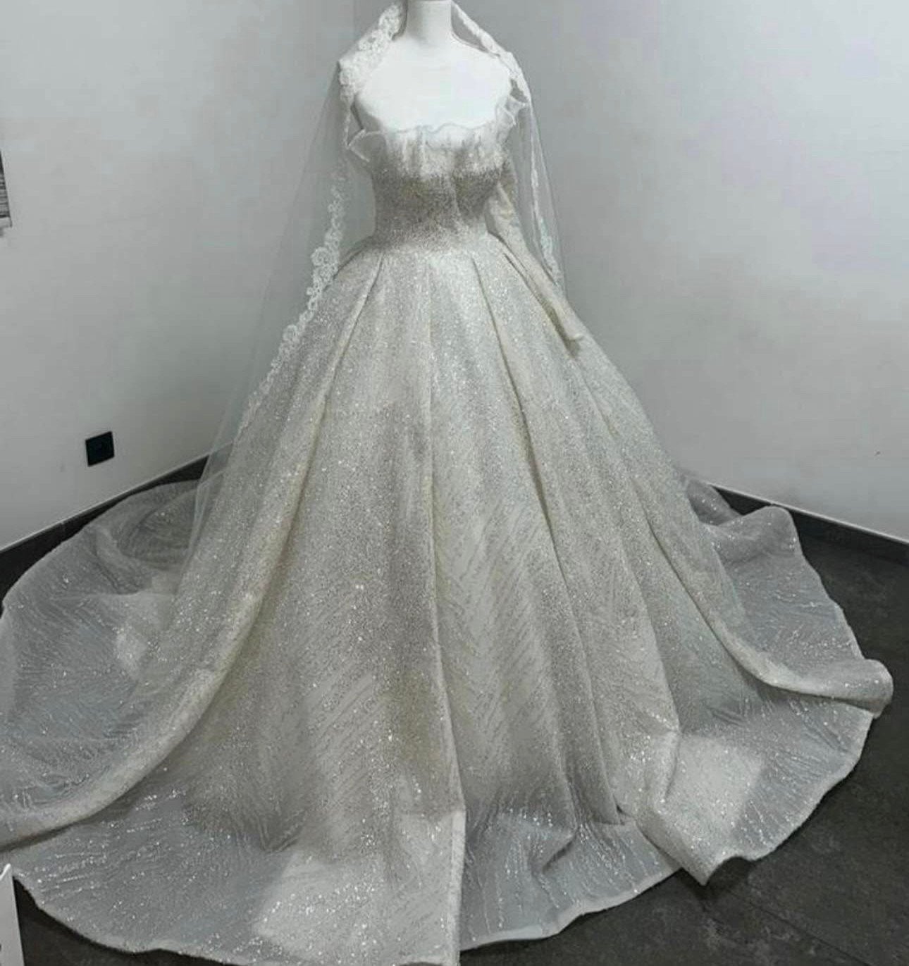 Bruidsjurk en sluier, Kleding | Dames, Trouwkleding en Trouwaccessoires, Ophalen, Zo goed als nieuw, Wit, Trouwjurk
