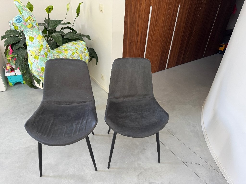 Suede Eetkamerstoelen (per twee - acht stuks in totaal), Huis en Inrichting, Stoelen, Ophalen, Gebruikt, Zwart, Stof