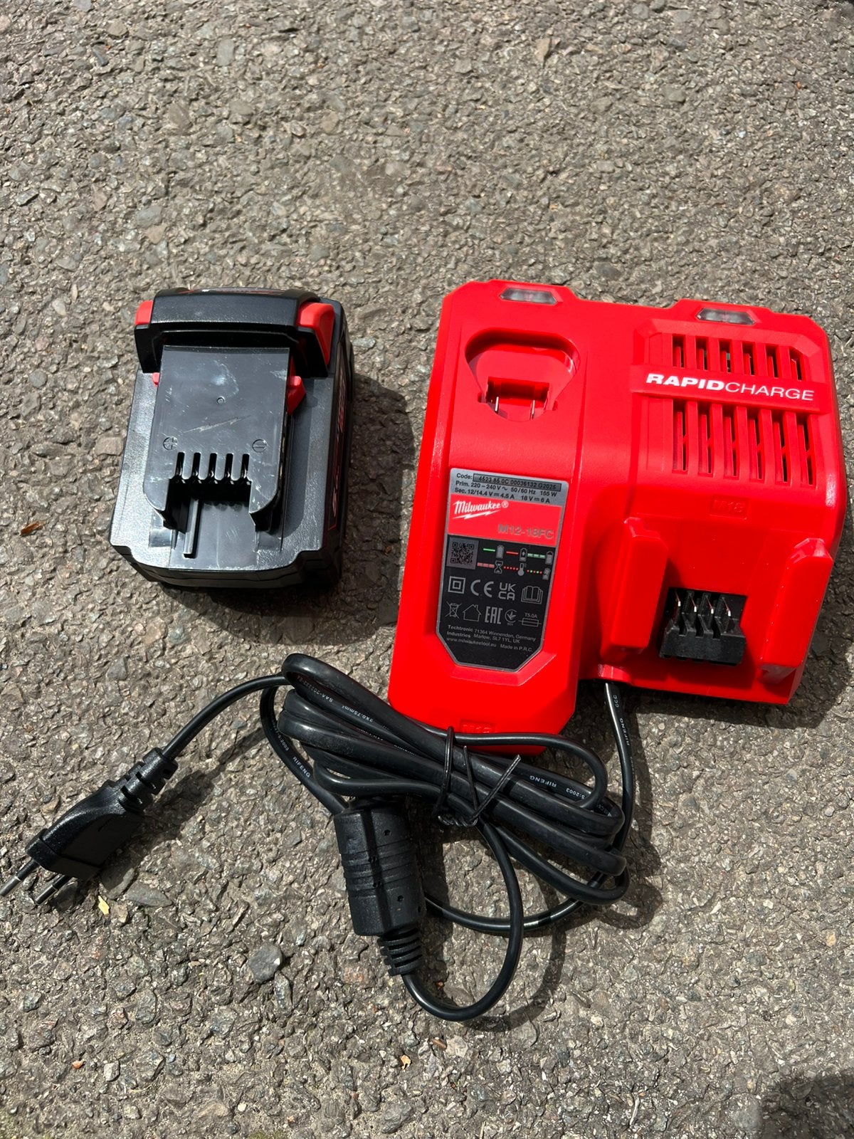 Chargeur batterie Milwaukee, Bricolage & Construction, Enlèvement, Neuf