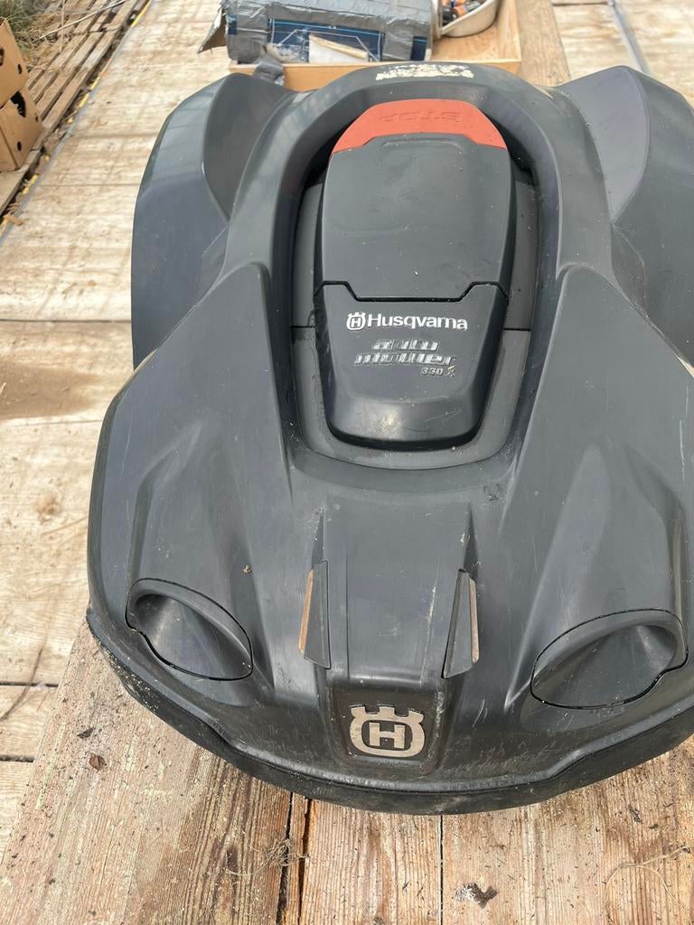 Robot tondeur Husqvarna 330, Jardin & Terrasse, Tondeuses robotisées, Enlèvement, Utilisé, 20 à 25 cm