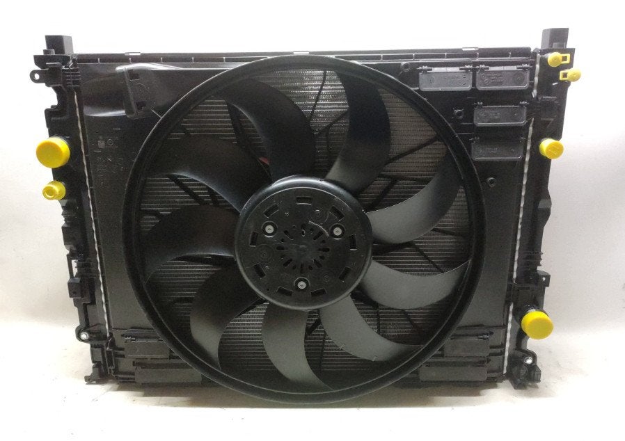 Koelerpakket MERCEDES E Klasse W214 RADIATEUR SET W214, Gebruikt, Mercedes-Benz AG, Mercedes-Benz, Mercedesstrasse 120
70372  Stuttgart, DE