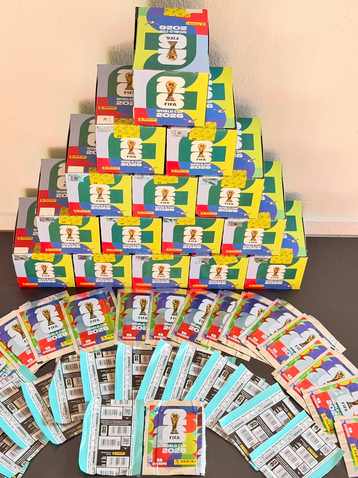 Panini WK 26 Stickers, Doos 50xPakjes = 350 Stickers €60, Ophalen of Verzenden, Zo goed als nieuw