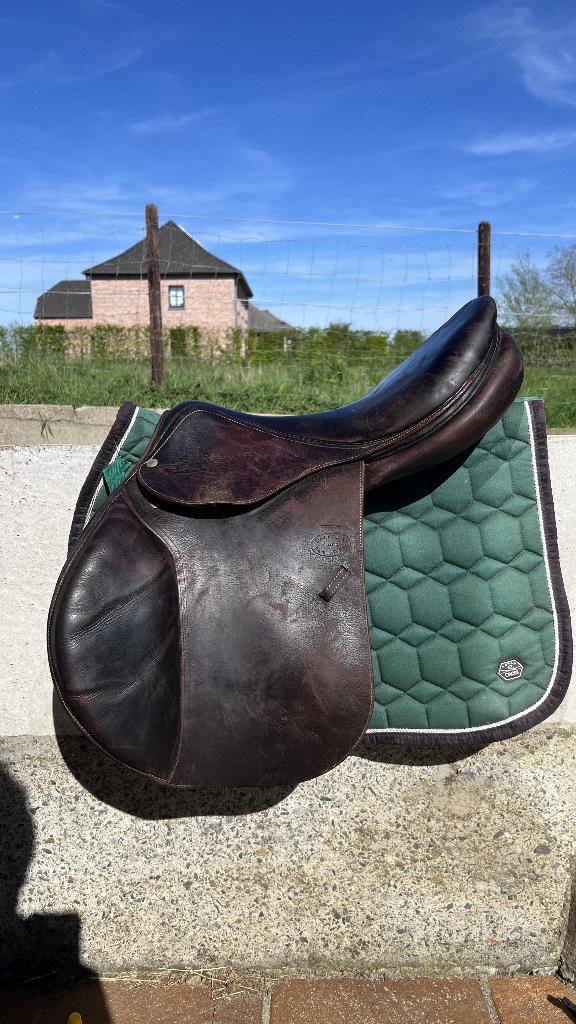 Devoucoux 18inch zadel, Dieren en Toebehoren, Paarden en Pony's | Zadels, Gebruikt, Springen, Ophalen of Verzenden