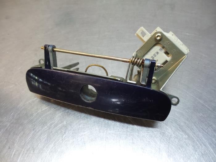 Handgreep Achterklep van een Volkswagen Polo (Polo 01-) (LB5, Gebruikt, -, Volkswagen, -