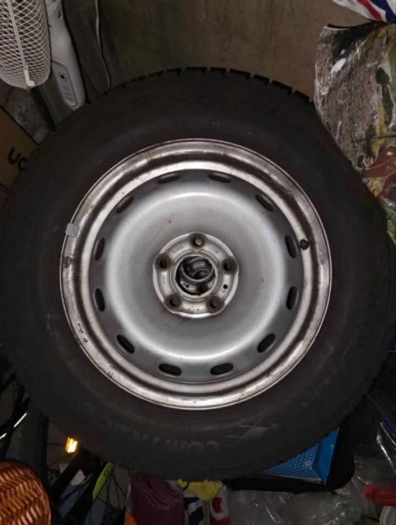 Pneus hiver avec jantes 215/65R16 - vredestein compact, Autos : Pièces & Accessoires, Enlèvement, Pneus hiver, Pneu(s)