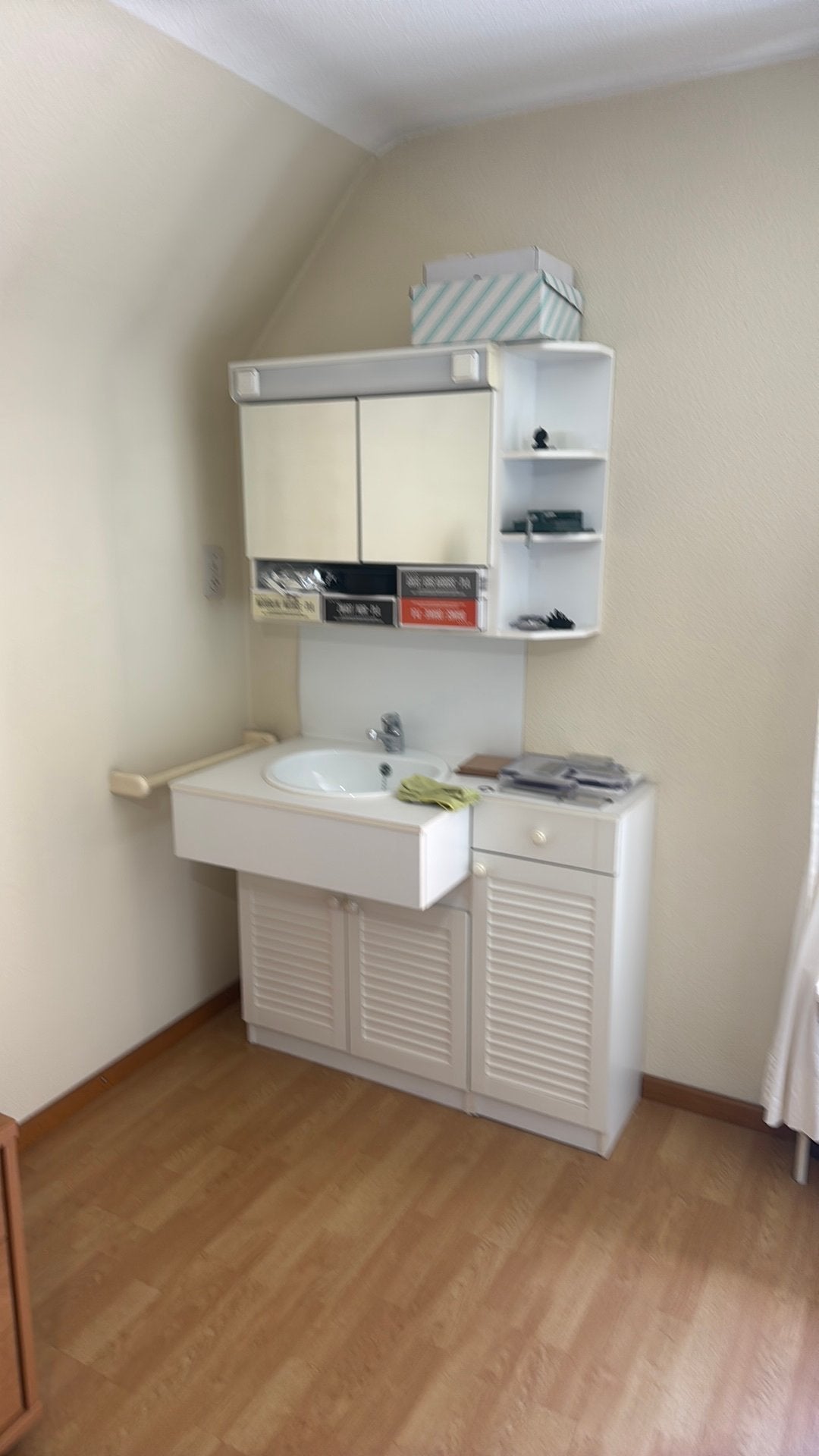Badkamer meubel, Ophalen