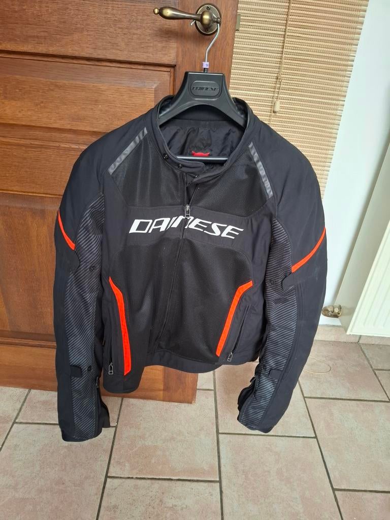 A vendre nouvelle veste dainese