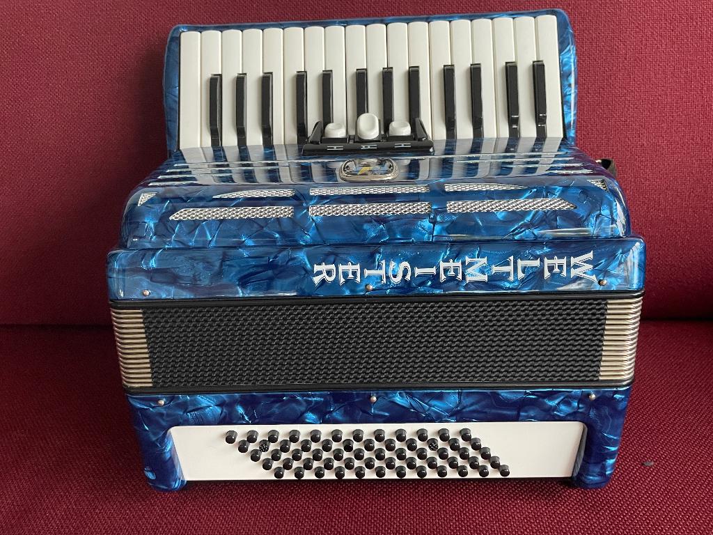 Z.g.a.n. kleine duitse Weltmeister Rubin accordeon.60 bas ., Met koffer, Zo goed als nieuw, 60-bas, Weltmeister