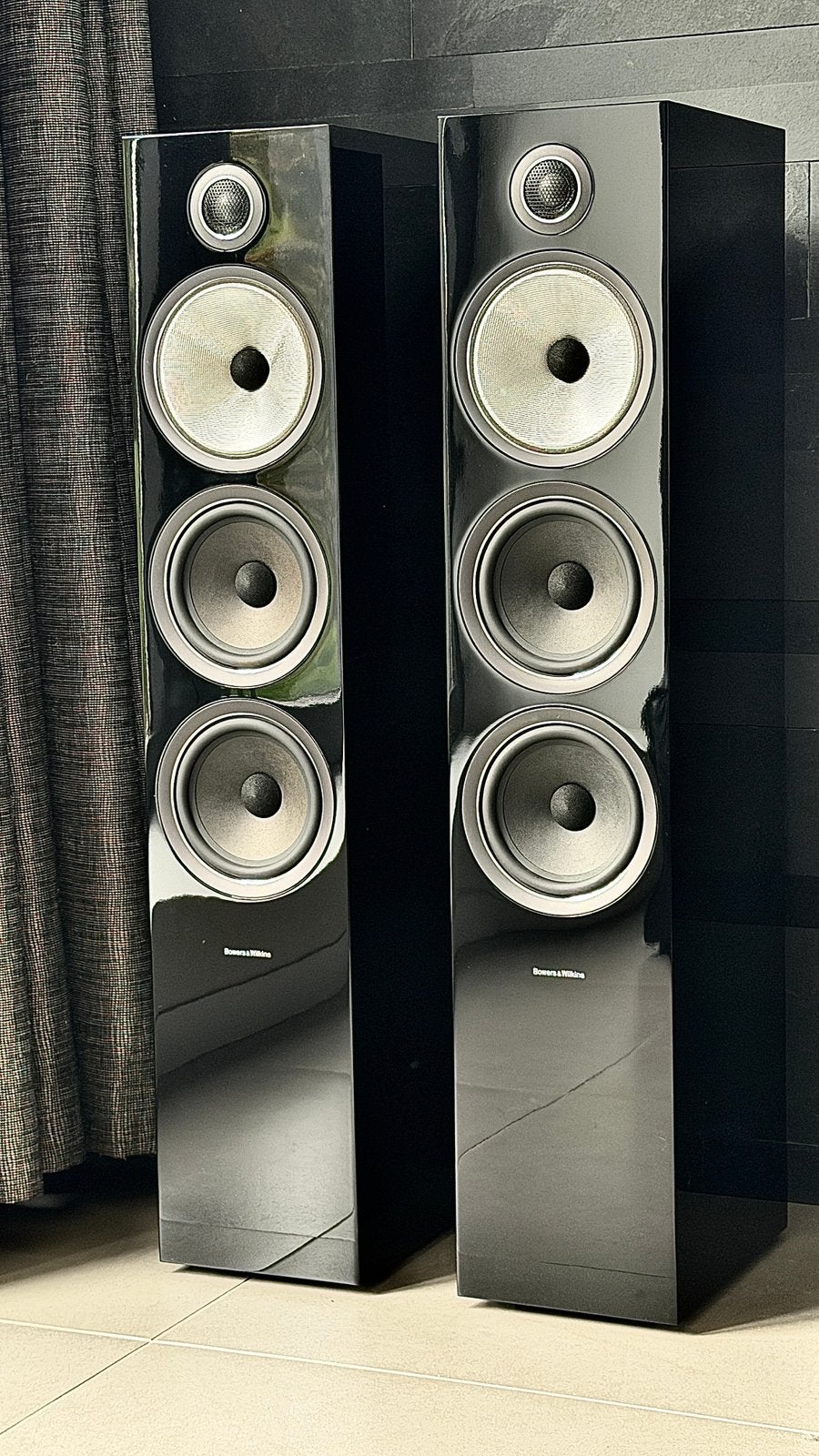 Bowers & Wilkins 703 S2 noir brillant, Compatible son surround/home cinéma, Comme neuf, Enlèvement, Bowers & Wilkins (B&W)