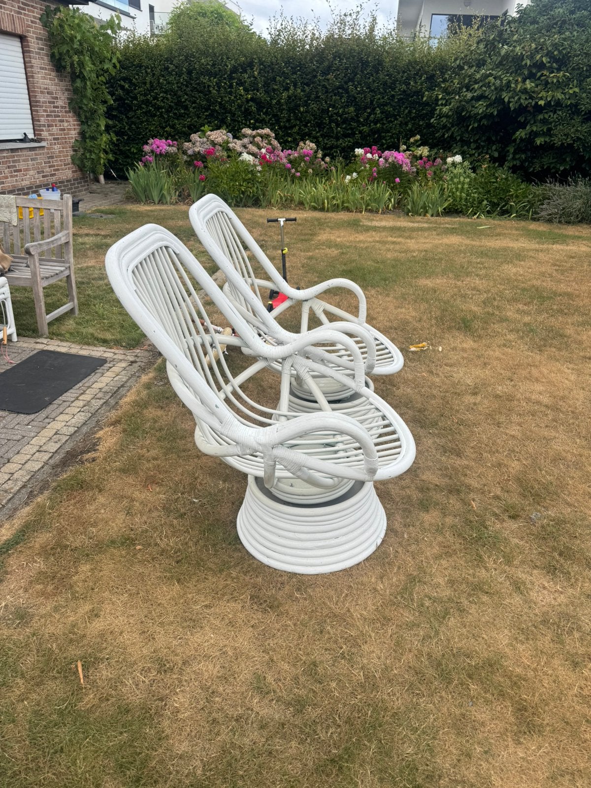 Paire de fauteuils pivotants en bambou blanc des années 1980, Enlèvement, Utilisé, Bois