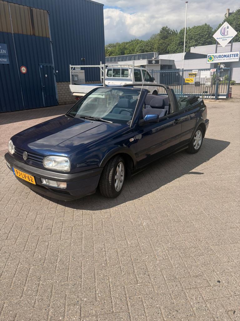 Volkswagen Golf 2.0 Cabriolet 85KW 1996 Blauw, Auto's, Voorwielaandrijving, Stof, Cabriolet, Blauw