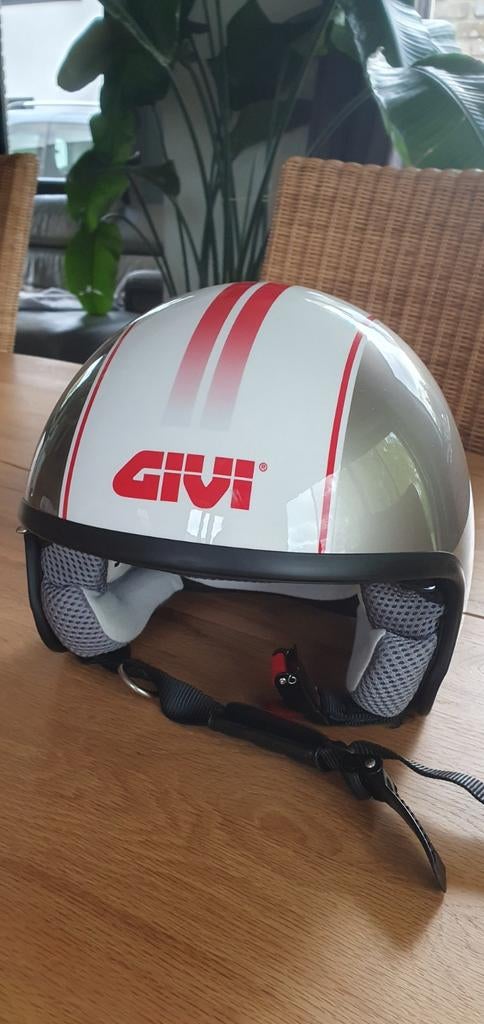 Casque de trottinette rétro Givi, Enlèvement