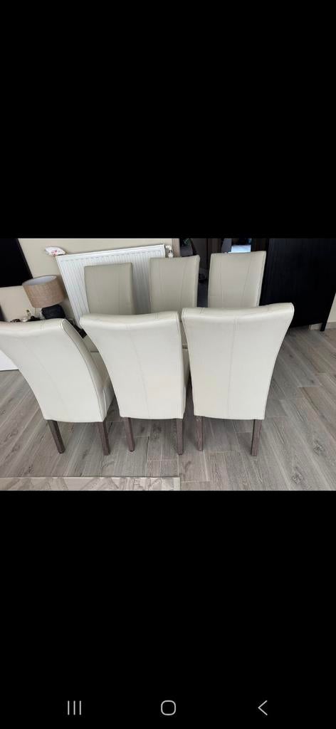 Chaises en cuir beige