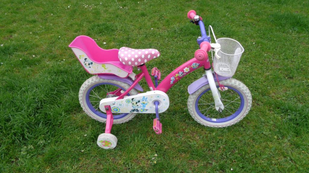 Meisjesfiets met mandje en poppenmand 14 inch, Minnie van Disney, Frein sur jante, Comme neuf, Enlèvement