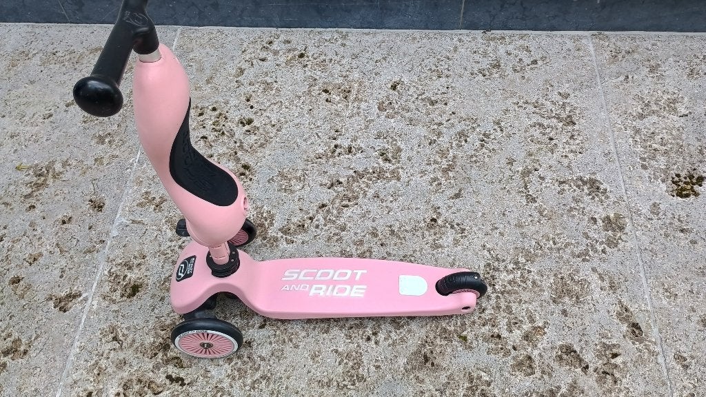 Trottinette Scoot and Ride 2 en 1 rose (Comme neuve), Enlèvement, Comme neuf