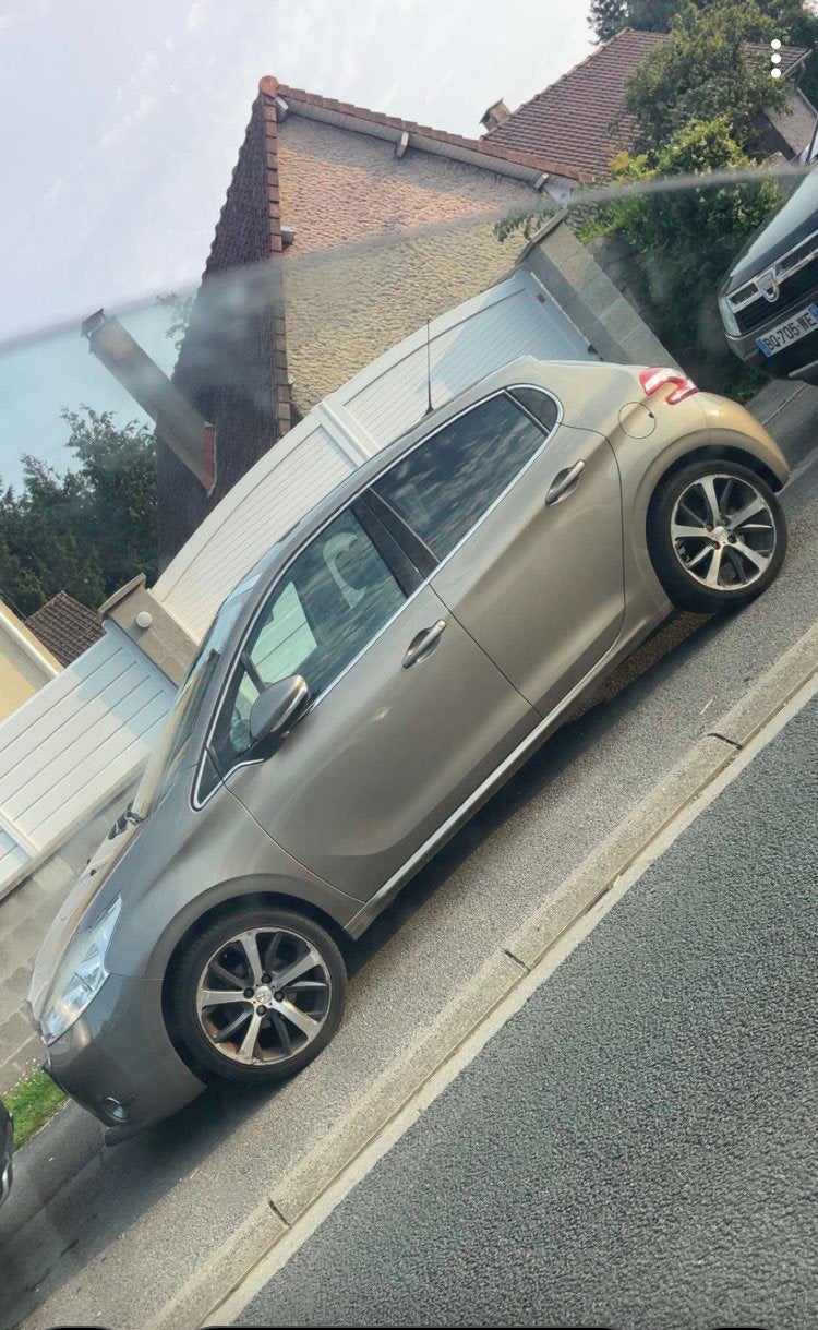 Peugeot 208 moteur à chaîne, Zwart, Beige, Leder, 5 deurs