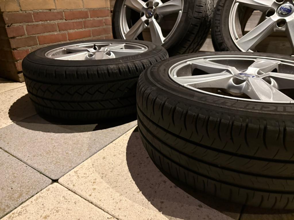 Volvo v40 velgen, Auto-onderdelen, Banden en Velgen, Ophalen of Verzenden, Band(en)