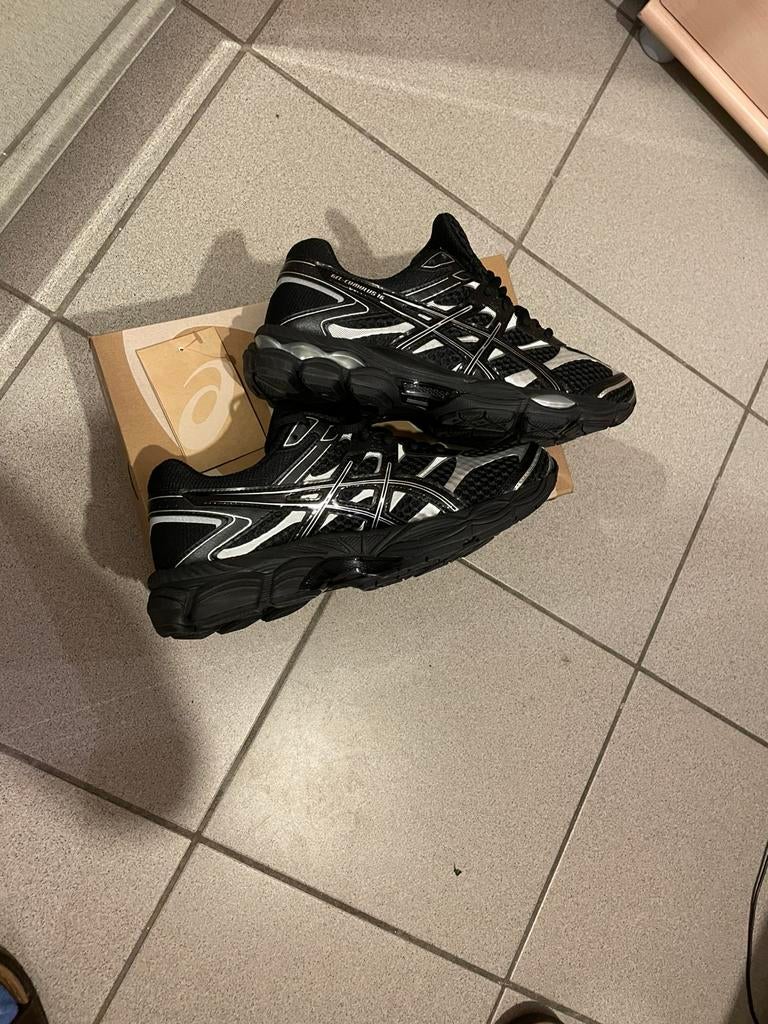 Asics schoenen, Verzenden, Zo goed als nieuw, Schoenen