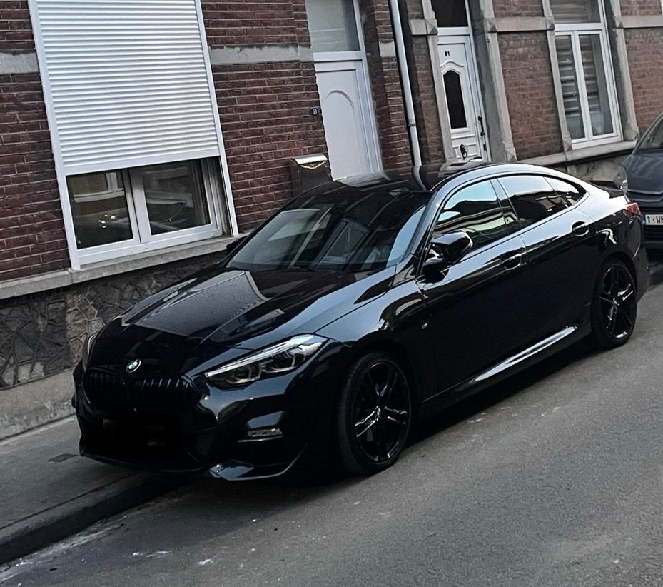 BMW 218d 2 grand coupé, Auto's, BMW, Dealer onderhouden, 1995 cc, Leder en Stof, Zwart