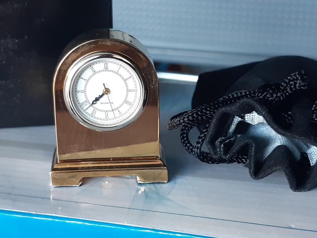 Mini horloge paris Hôtel Hilton Roissy inauguration, Enlèvement