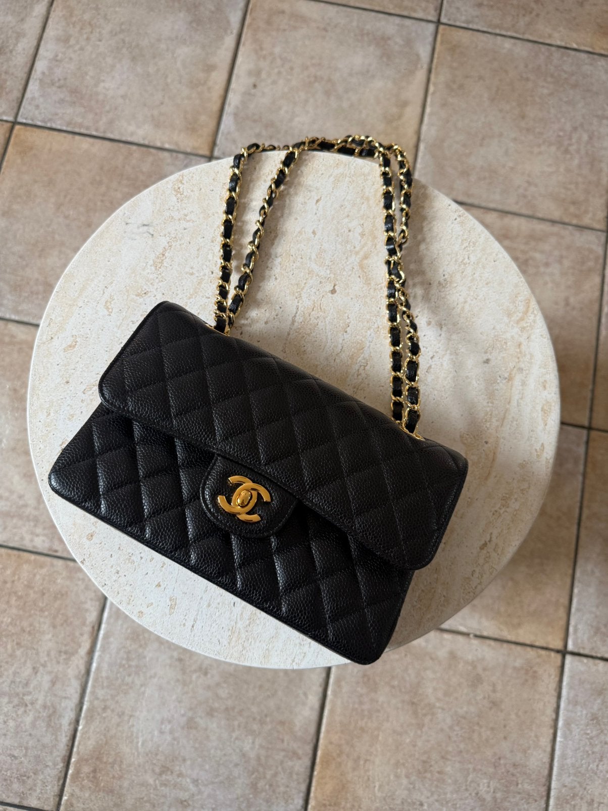 Chanel Timeless / Classic Flap – Noir Caviar – Doré, Bijoux, Sacs & Beauté, Enlèvement ou Envoi, Comme neuf, Noir