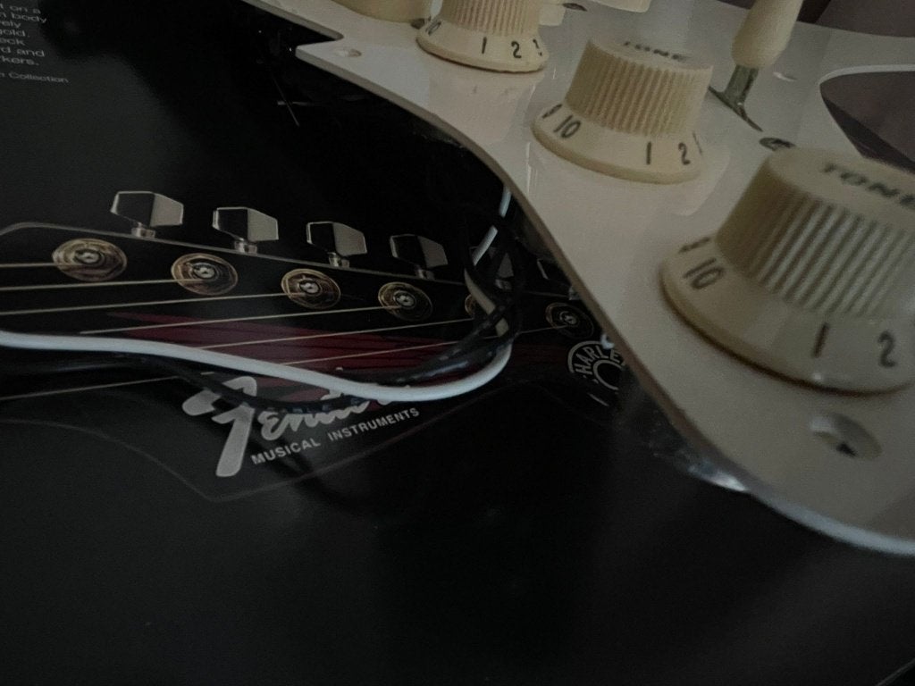 Pickguard entièrement chargé .FENDER Stratocaster, Enlèvement ou Envoi, Comme neuf, Guitare électrique